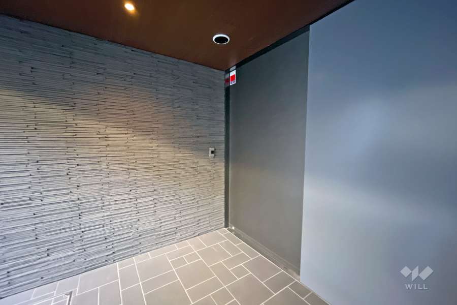 エントランスはオートロック付きです（電子キー式）。