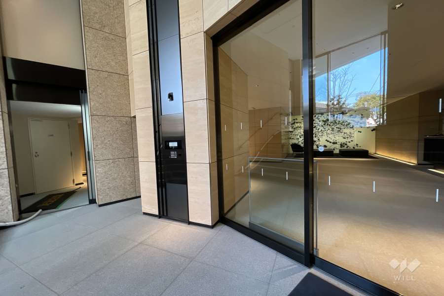 エントランスはオートロック付きです。