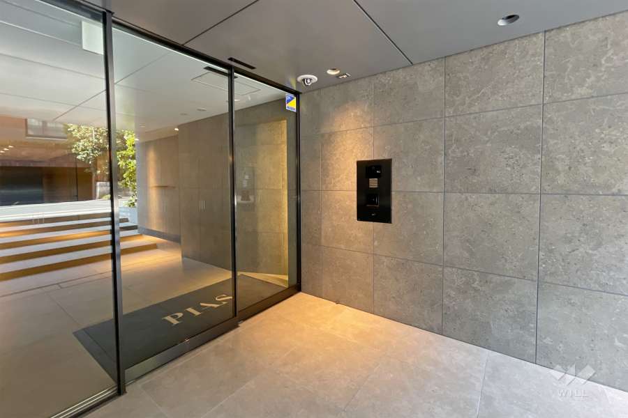 エントランスはオートロック付きです。