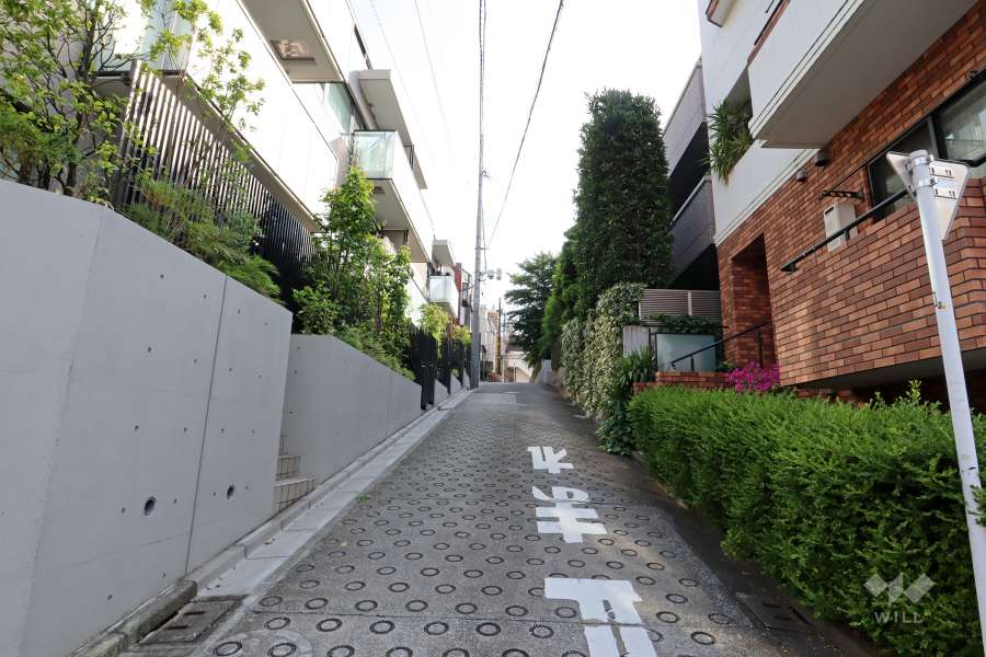 敷地北西側の前面道路