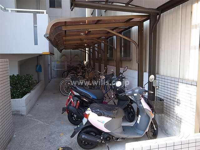 エントランス横にある駐輪場