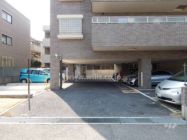 敷地内駐車場（屋外平面式・屋外機械式・屋内平面式）