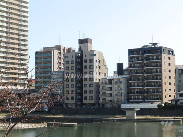 敷地の北側は武庫川に面しています。