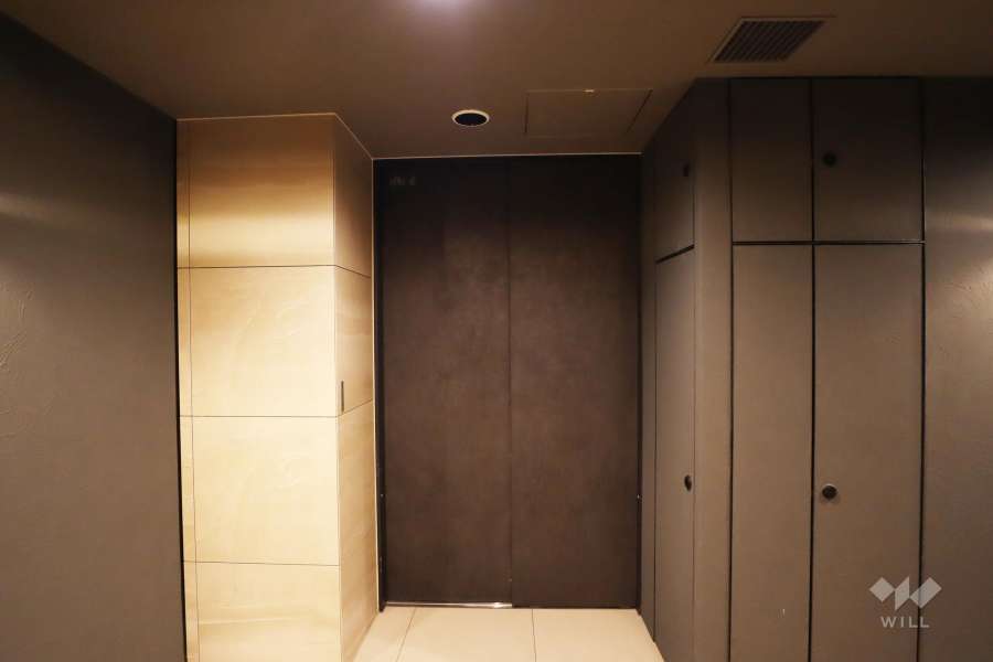 ゴミステーションの出入り口。扉があるため、臭いが気になりにくい構造です。