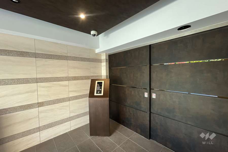 エントランスはオートロック付きです。