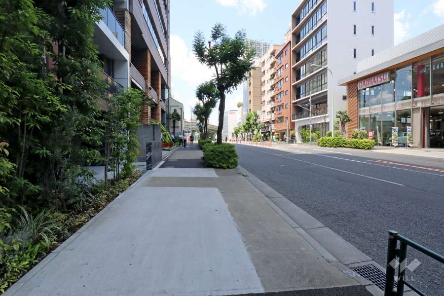 敷地北東側の前面道路