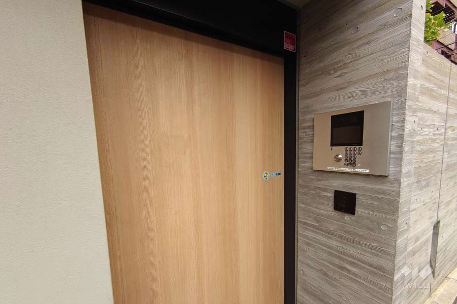 エントランスはオートロック付きです。