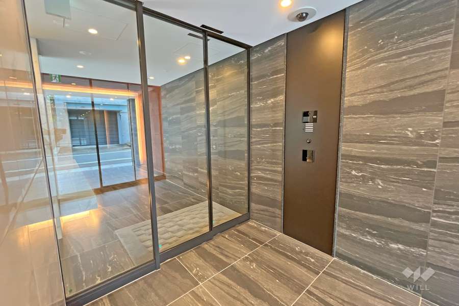 エントランスはオートロック付きです。