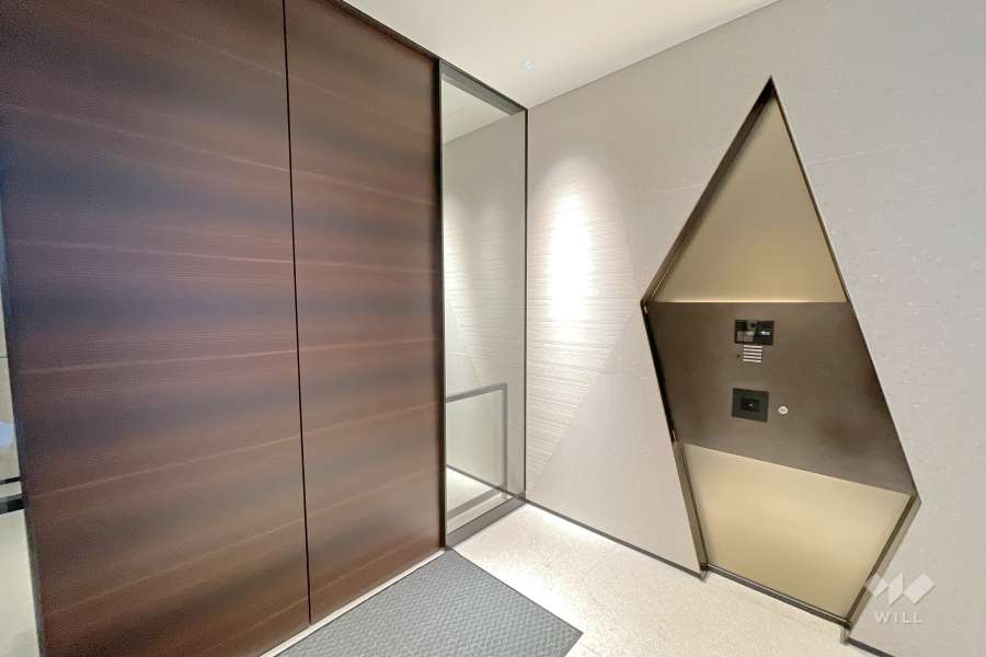 エントランスはオートロック付きです。