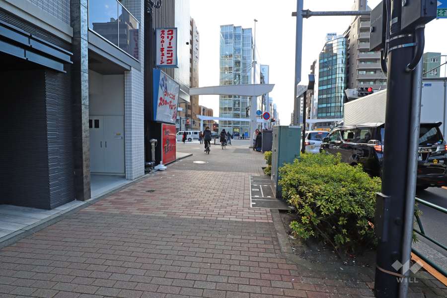 敷地北西側の前面道路（北東側から）