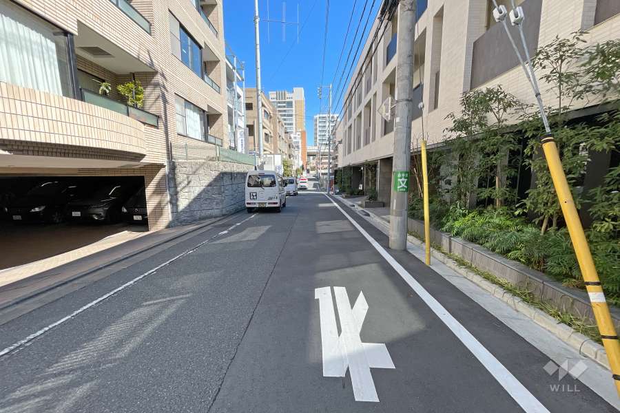 敷地北側の前面道路