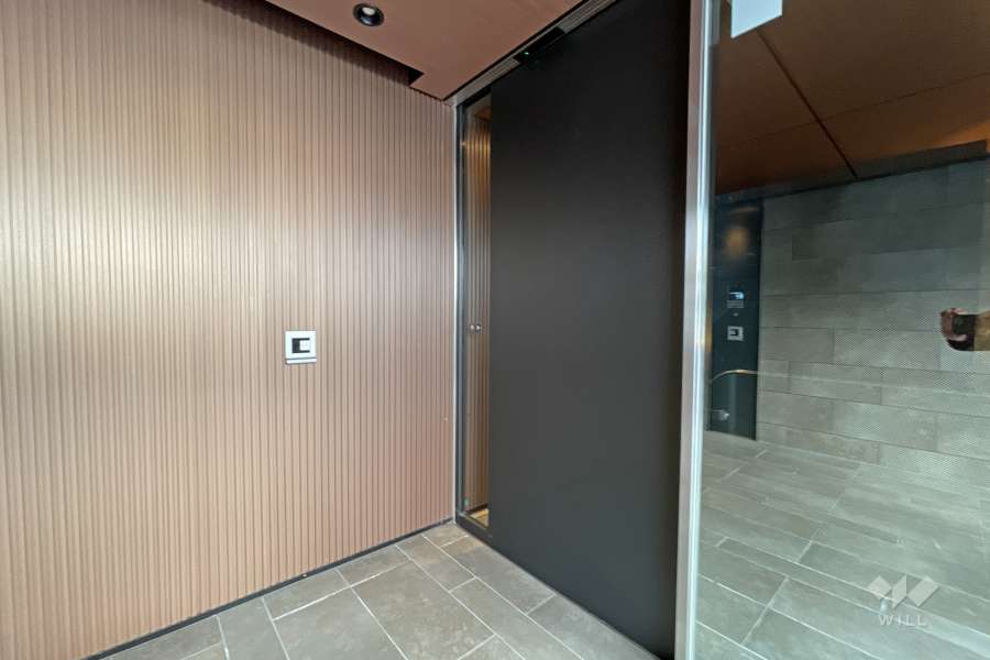 電子キー式のオートロックです。
