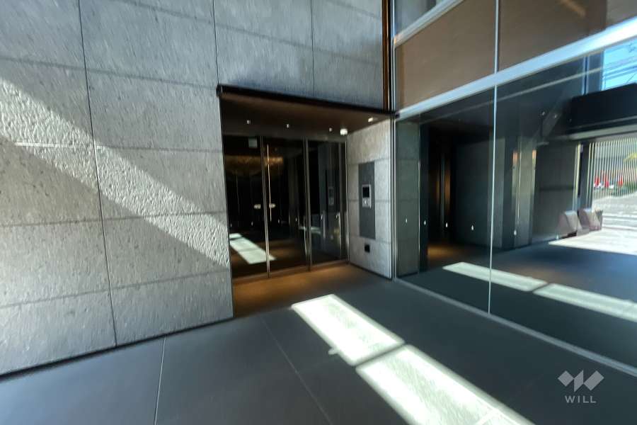 エントランスはオートロック付きです。