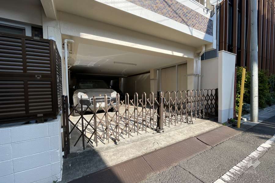 敷地内駐車場（屋内平面式）