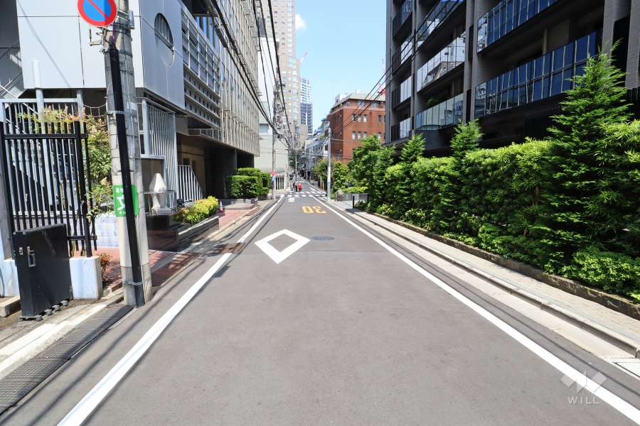 敷地北側の前面道路