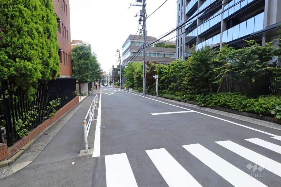 敷地東側の前面道路