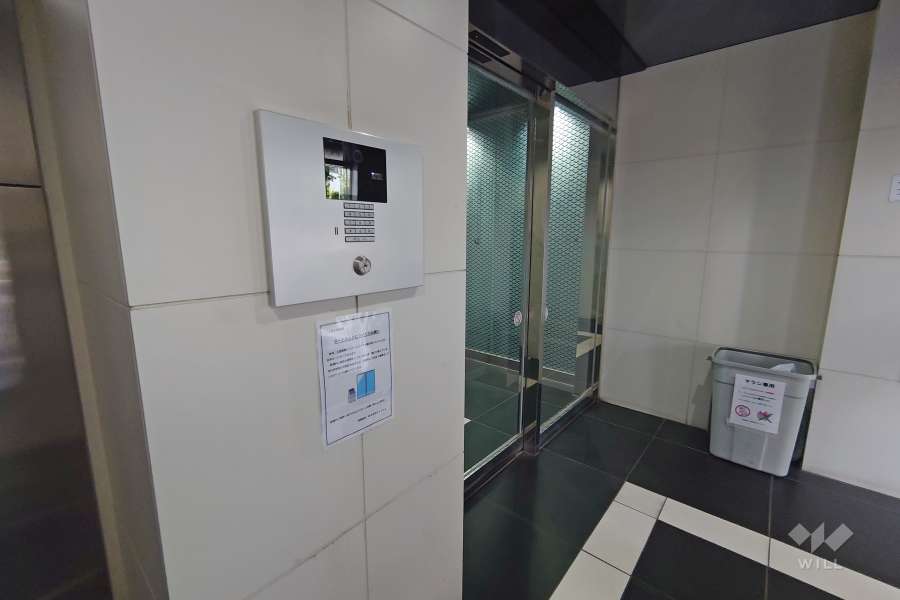 エントランスはオートロック付きです。