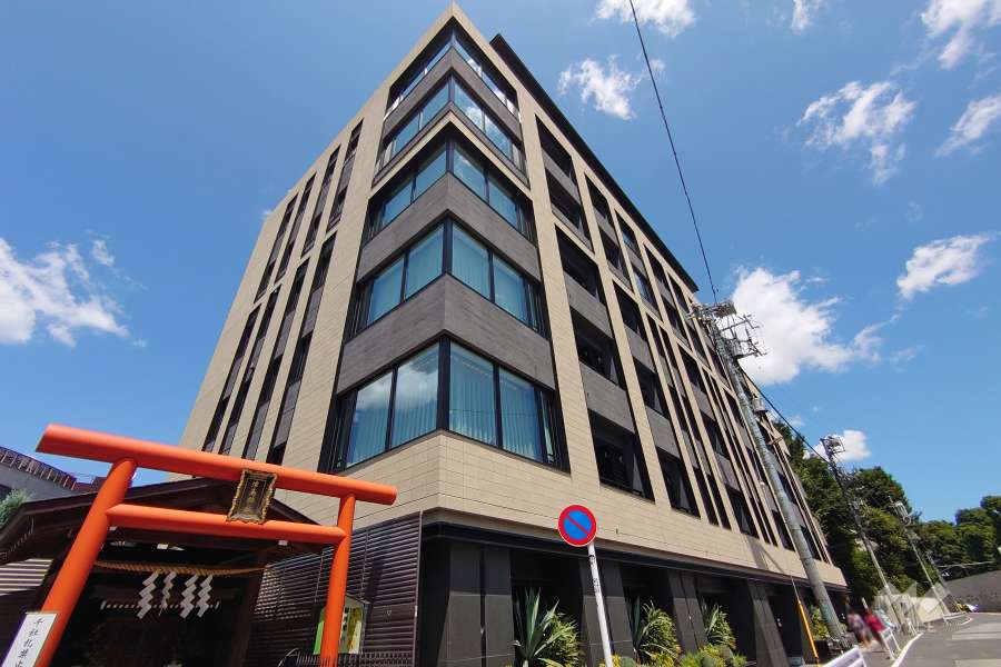 ブランズ代々木参宮橋の外観（南西側から）