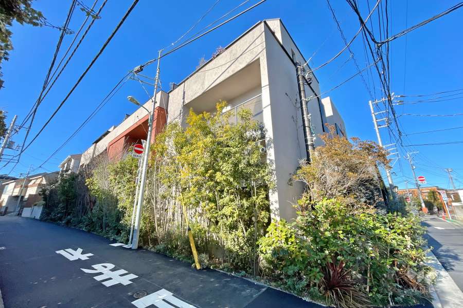 イニシアテラス代々木上原の外観(東側から）