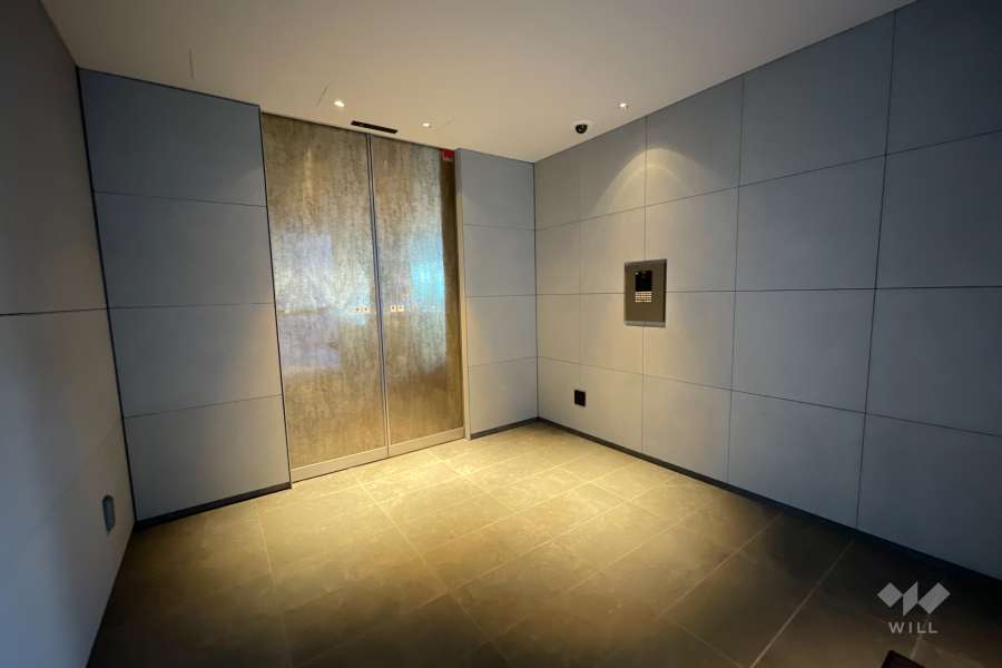 エントランスはオートロック付きです。