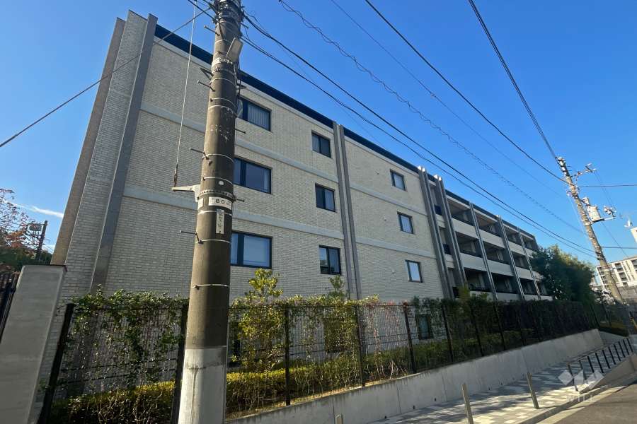 リーフィアレジデンス上原の外観（東側から）