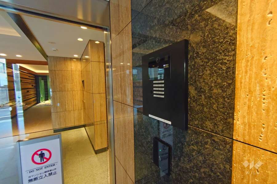 エントランスはオートロック付きです。