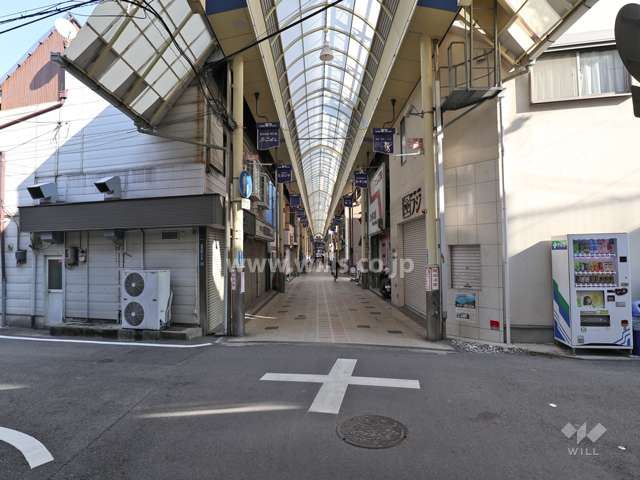 敷地南側には杭瀬栄町商店街があります。
