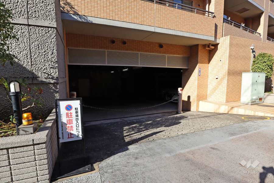 駐車場の出入り口（リングシャッター付き）