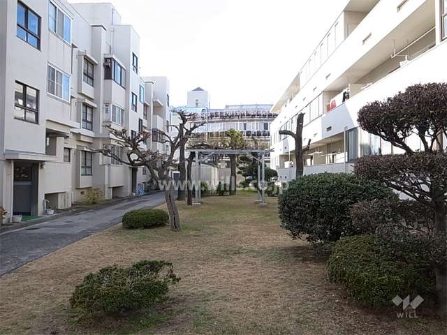 北棟と南棟の間にある中庭