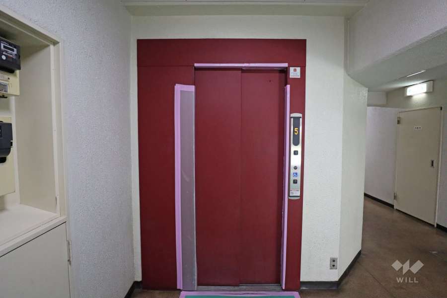 共用のエレベーター