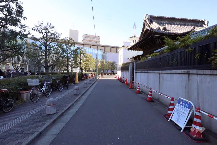 敷地北側の前面道路(東側から)