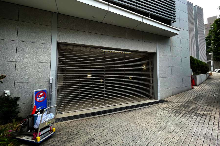 駐車場の出入り口（リングシャッター式）