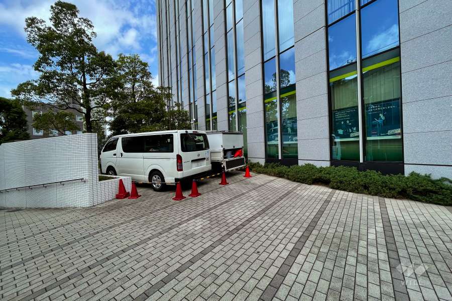 敷地南側の通路（東側から）