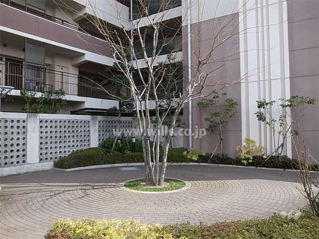 宅配ボックスがあります。