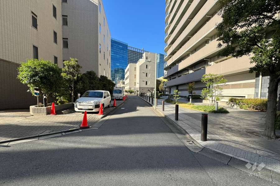 敷地南側の前面道路　