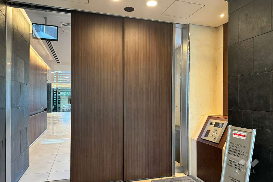 エントランスはオートロック付きです。　