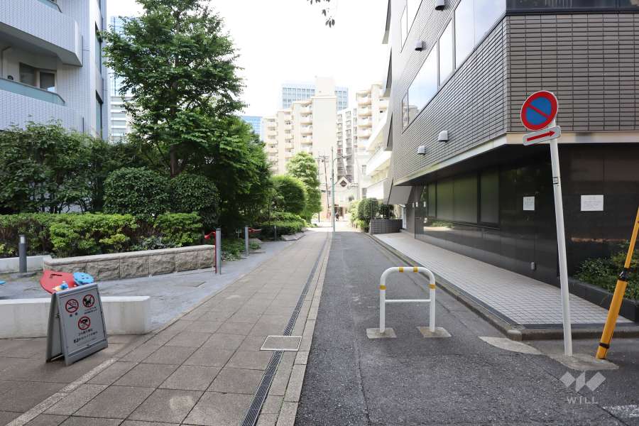 敷地北側の前面道路