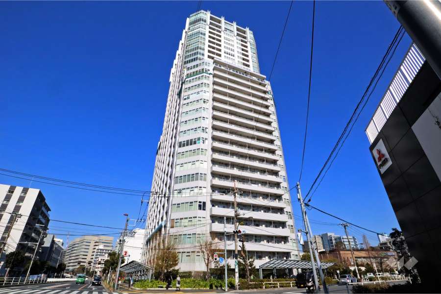 ラグナタワーの外観(南西側から)
