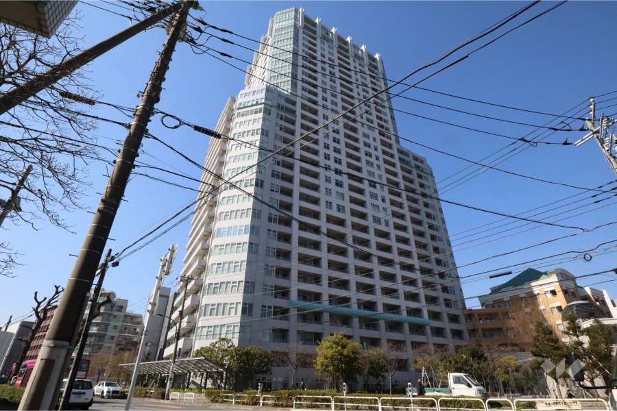 ラグナタワーの外観(南東側から)