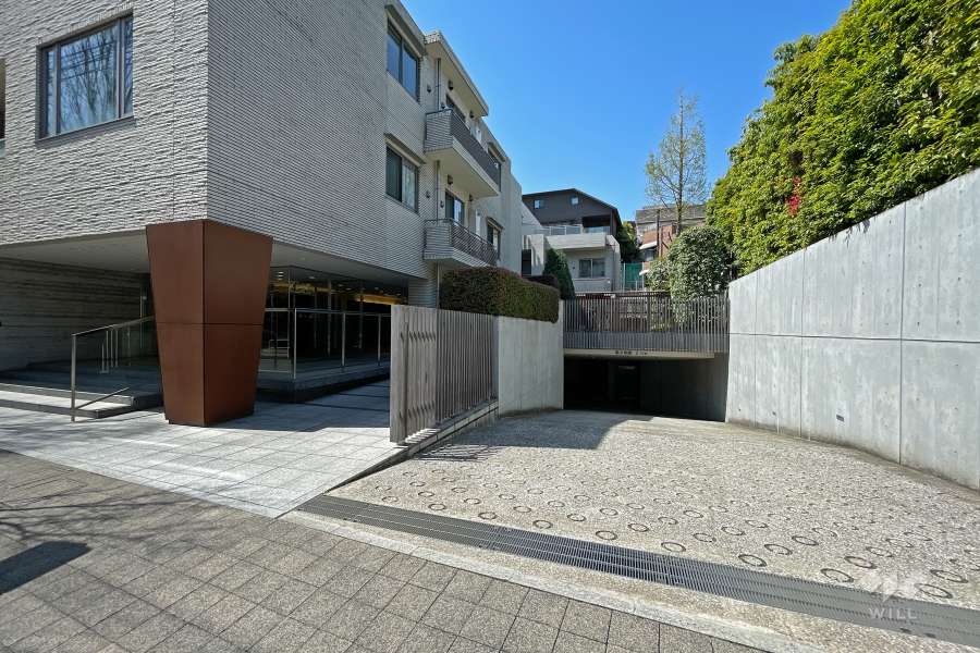 駐車場の出入り口