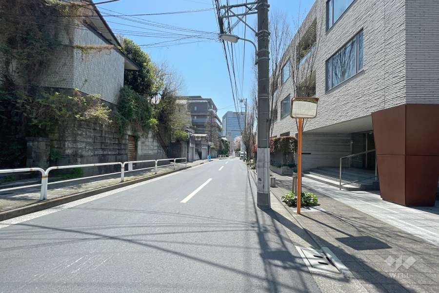 敷地東側の前面道路