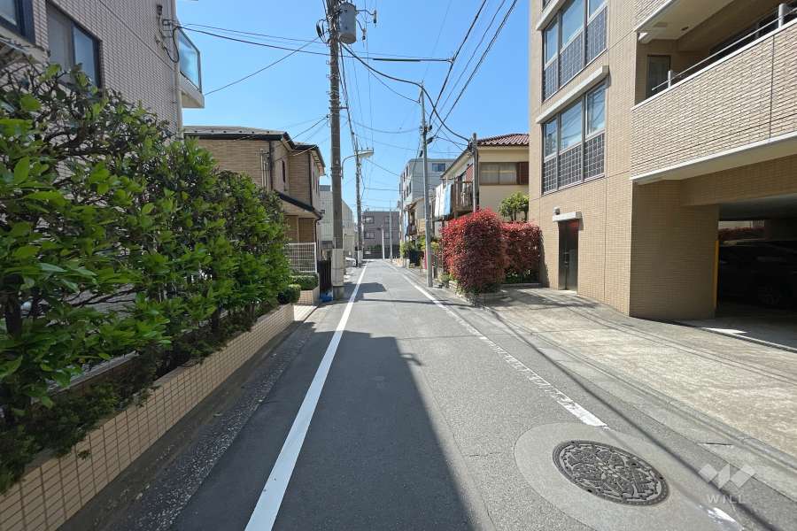 敷地南東側の前面道路