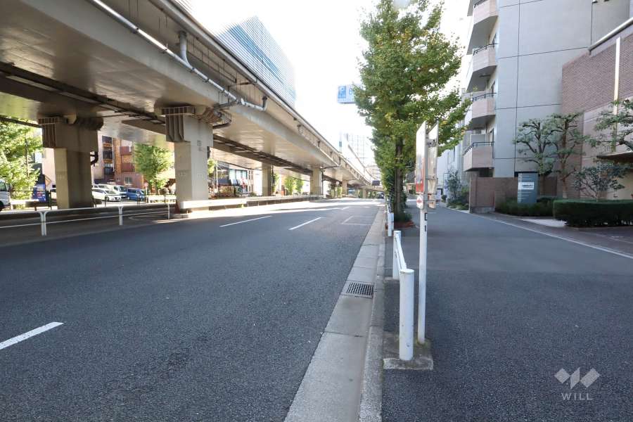 敷地東側の前面道路