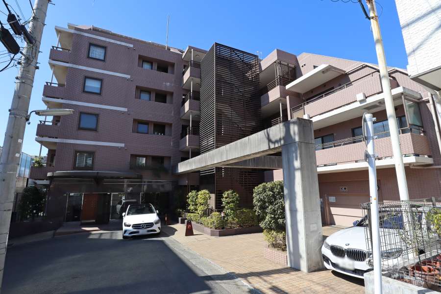 朝日マンション目黒の外観（東側から）