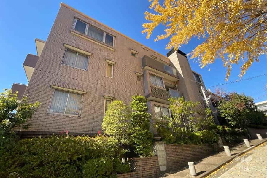 東急ドエルプレステージ池田山クレアモントの外観（南東側から）