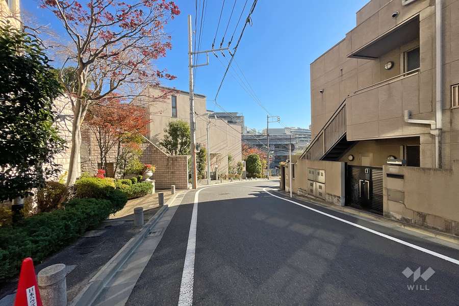 敷地南側の前面道路
