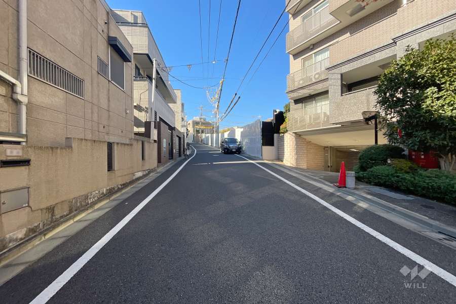 敷地南側の前面道路