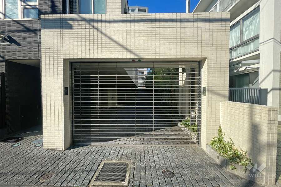 駐車場の出入り口（リングシャッター付き）
