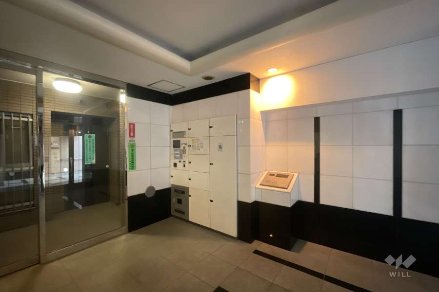 エントランスはオートロック付きです。