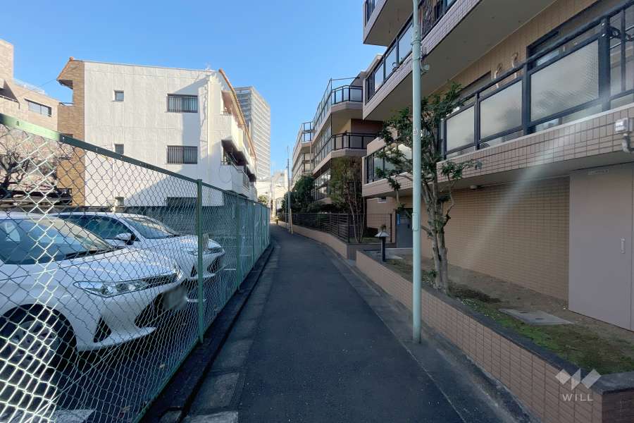 敷地北側の前面道路
